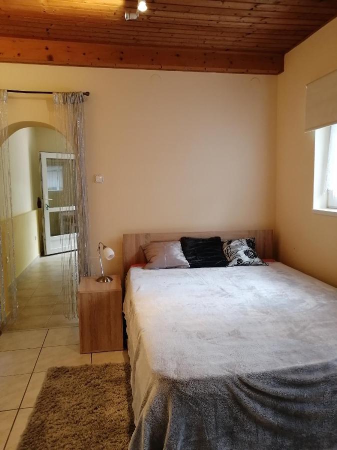 Anna Vendeghaz Apartment *