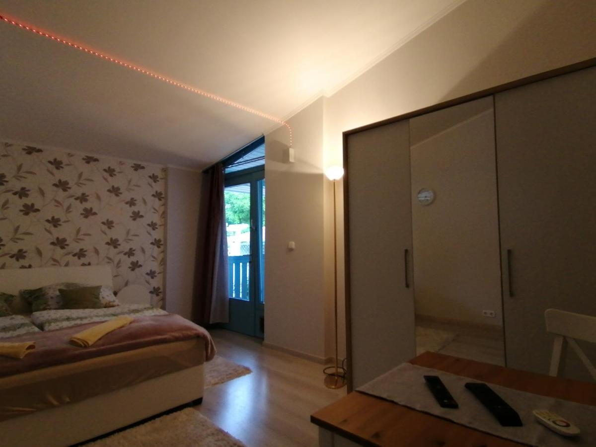 Anna Vendeghaz Apartment *